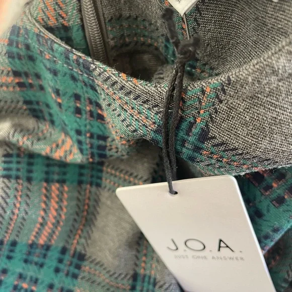 HOST PICK⭐️L.A brand J.O.A ✨Plaid Dress-Grey/Green-ruffles-3/4 sleeves 🖤💚 - Picture 6 of 9